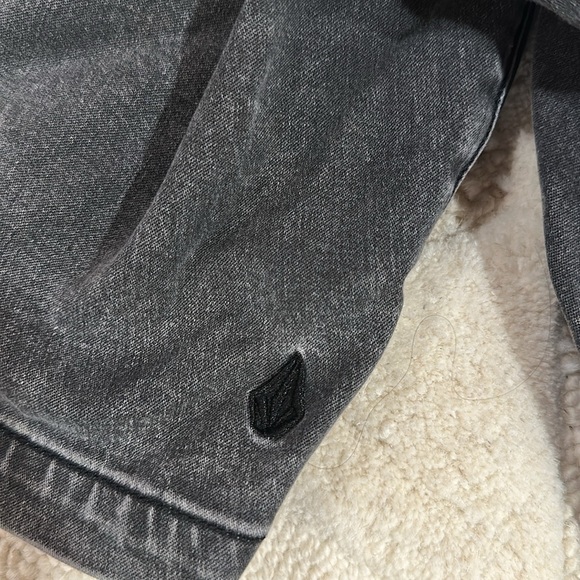 Volcom Shorts - Picture 4 of 4